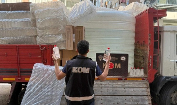 İzmir'de sahte alkol deposu ortaya çıktı!