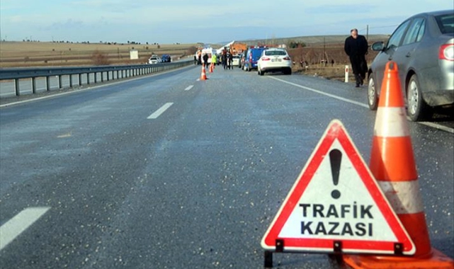 İzmir'de zincirleme kaza: Yola çıkacak sürücüler dikkat! O bölgede trafik kitlendi...