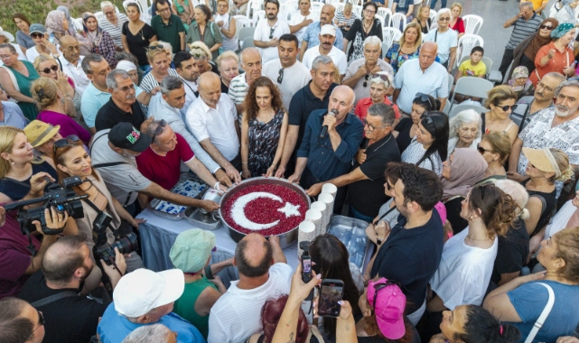 Karşıyaka’da anlamlı buluşma: Aşure kazanı dostluk ve barış için karıldı    