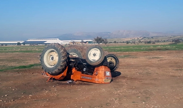 İzmir'de traktör şarampole devrildi: 5 kişi yaralandı