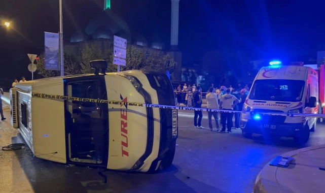 İstanbul'da minibüs ile otomobil çarpıştı: Çok sayıda yaralı!