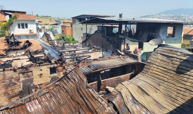 İzmir İtfaiyesi Konak’taki yangına müdahale etti