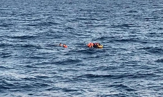 Kaçak göçmenleri taşıyan bot battı: Cansız bedenlere ulaşıldı