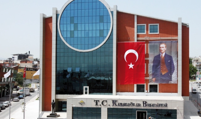 Pazarcı esnafıyla gerilim tırmanıyor: Karabağlar Belediyesi'nden 'provoke ediliyor' açıklaması!