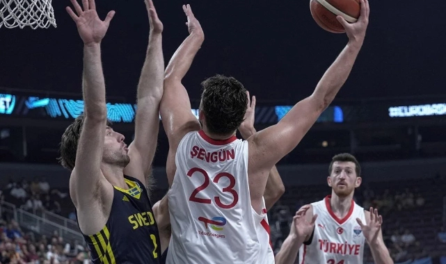 12 Dev adam, İsveç engelini 86-79’la aştı: Sırada çeyrek final var!