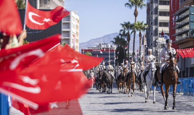 İzmir’in Kurtuluşu'nun 103'üncü yılı çoşkuyla kutlandı!
