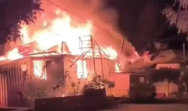 Tarsus'ta bir ev kül oldu: 66 yaşındaki kadın ve torunu hayatını kaybetti!