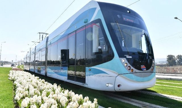 Tramvaylar hattında aksama: Vatandaşlara ESHOT'tan destek!