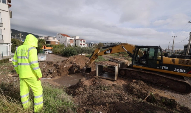 Bergama'da belediye ekiplerinin mücadelesi sürüyor!