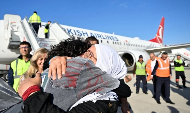 İsrail'in alıkoyduğu Türkler İstanbul'a geldi!