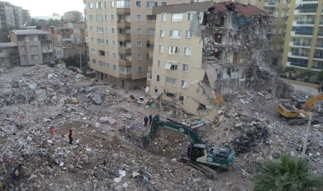 İzmir'in deprem tehdidi yeniden gündemde: Uzmanından 'aktif fay' uyarısı!