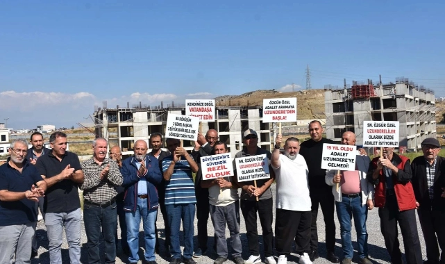 Kentsel dönüşüm mağdurları, Başkan Tugay'ı topa tuttu!