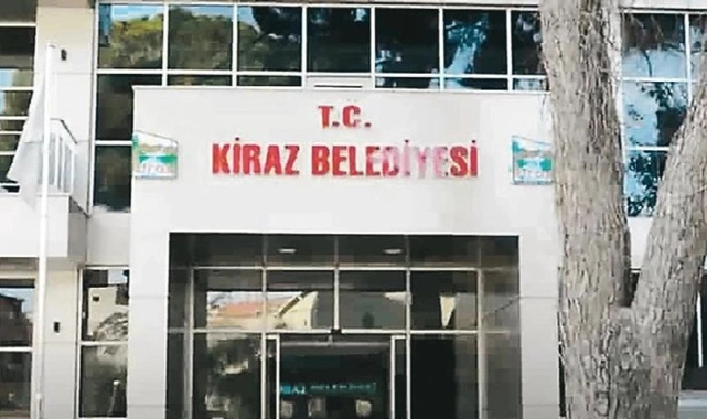 Belediye Başkanına ölüm tehdidi: Şüpheli binanın camlarına saldırdı!