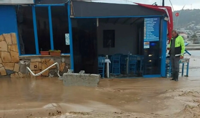 Foça'yı yine sağanak vurdu: Ekipler önlemleri arttırdı!