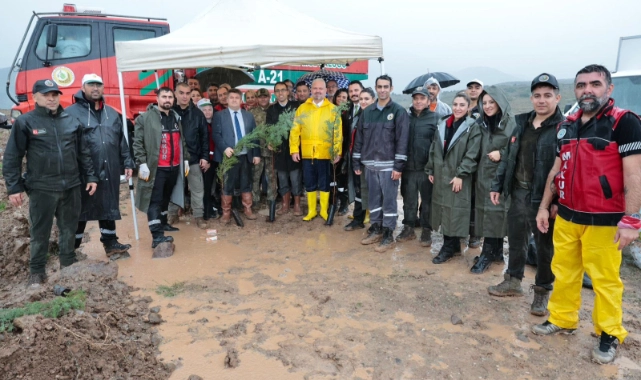 Menemen’de fidanlar, yeşil vatan için dikildi