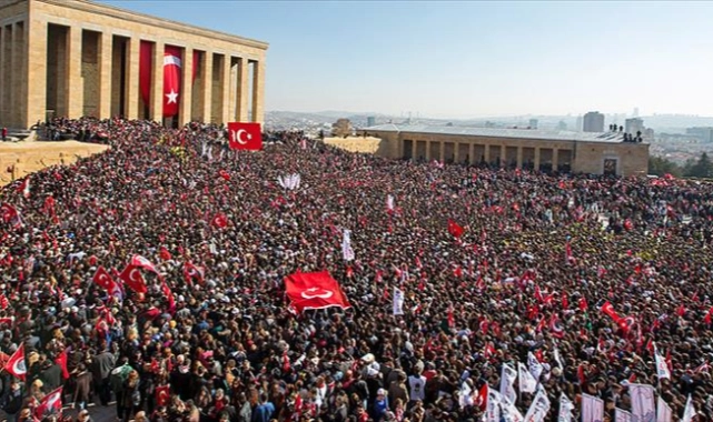 Türk Milleti'nden Ata'sına vefa seli: Anıtkabir 10 Kasım'da tarihi rekorla dolup taştı!