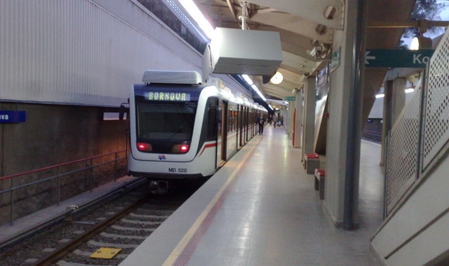 İzmir'de metro raydan çıktı!