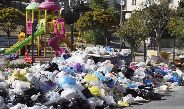 Sendika, belediyeye süre verdi: Buca'da çöp krizi geri dönüyor!