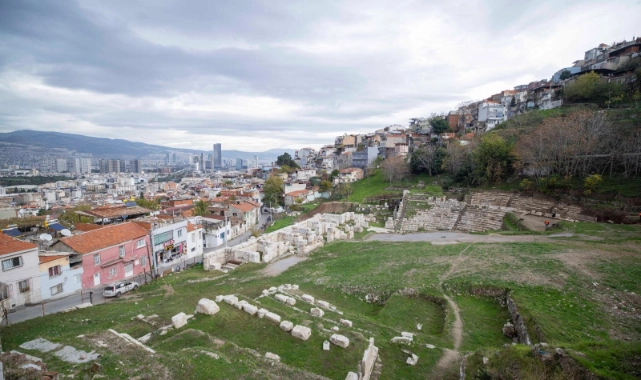 Smyrna Tiyatrosu gün yüzüne çıkıyor