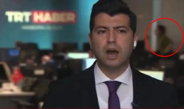 TRT canlı yayında gergin anlar: Ceketini fırlattı, 'Yeter' diye bağırdı!
