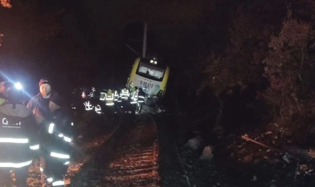 Bandırma'dan İzmir'e giden tren raydan çıktı!