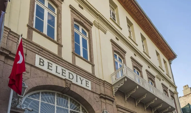 Başkan Tugay'dan, üç yapının 'tapu devrine' tepki!
