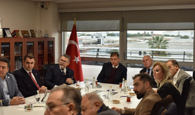Başkan Tugay ve CHP İl Yönetiminden İAOSB’ye Ziyaret