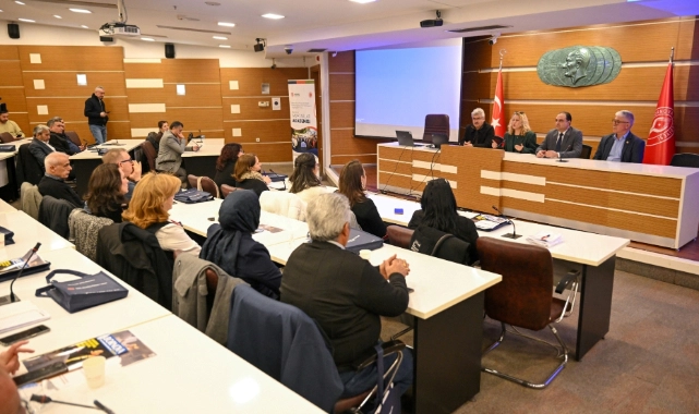 Bornova’da yerelden güçlü yönetişim: Muhtarlara akademik destek devam ediyor
