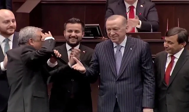 CHP'den AKP'ye geçen vekil bu sefer de Erdoğan'ın resmine selam durdu!