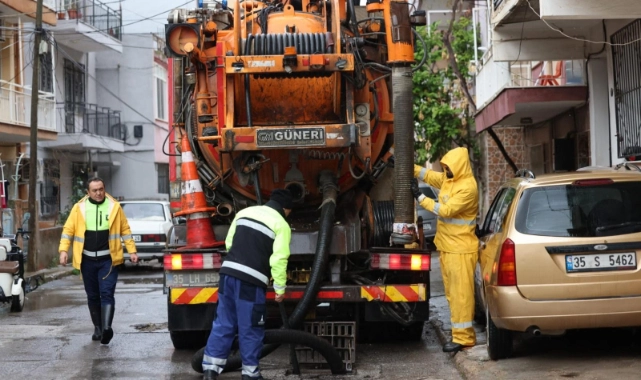 İzmir’de kuvvetli yağış alarmı: Bin 310 personel, 342 araç ile sahada!