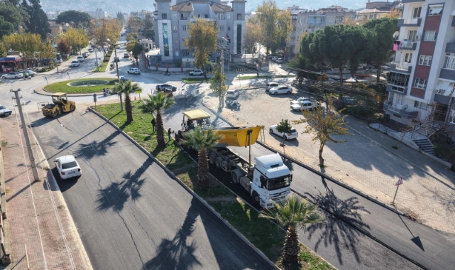 İzmir’de ulaşımı rahatlatan asfalt atağı