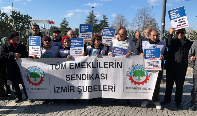 İzmirli emeklilerden, CHP'nin 'Meclis'i terk etmeme' eylemine destek!