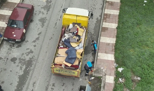 Manisa'da 'Hacimli Atıklar' projesi: Sokağa atma, belediyeyi ara