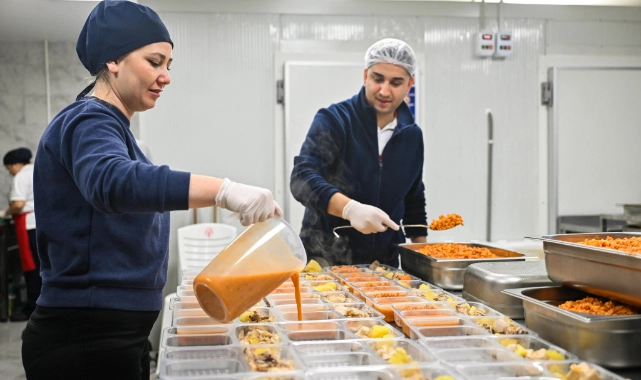 Bornova Kent Lokantası’nda dayanışma sofrası büyüyor