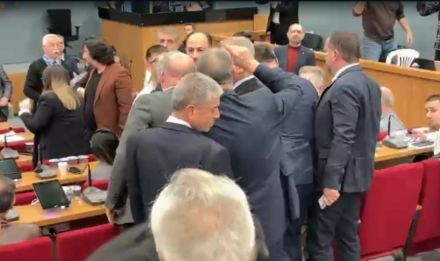 İzBB Meclisi'nde 'Akın Gürlek' gerginliği!