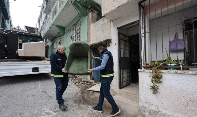 Konak’ta eşya dayanışması: Bağışlar ihtiyaç sahiplerine ulaştırılıyor