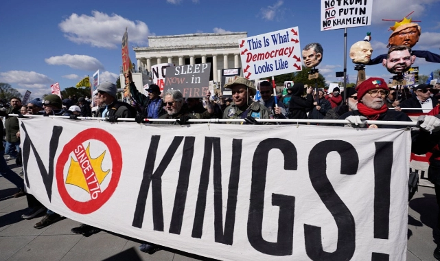 ABD'de milyonlarca kişi "Krallara Hayır" protestolarında Trump yönetimini hedef aldı