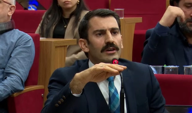 AK Partili Kişili'den körfez çıkışı: İzmir Körfezi öldü, dış körfez de yavaş yavaş...