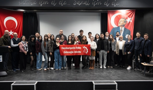 Gençler ‘Hibrit Kariyer Zirvesi’ için Konak’ta bir araya geldi