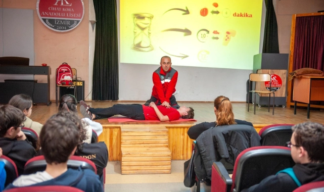 Karşıyakalı gençler afetlere karşı bilinçleniyor