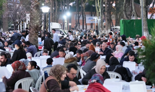 Menemen’de Kadir Gecesi’ne özel 15 bin kişilik iftar 