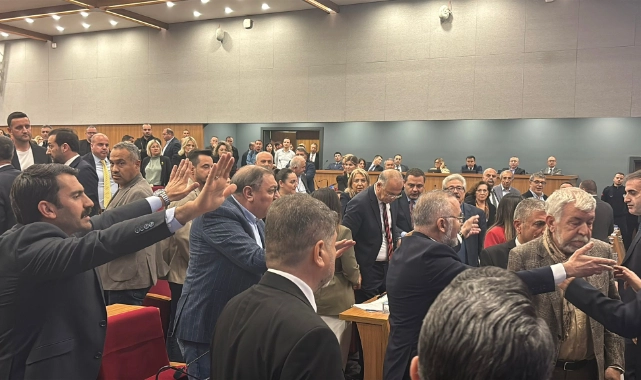 AK Partili üyenin sözleri tansiyonu yükseltti... Mecliste gergin anlar!