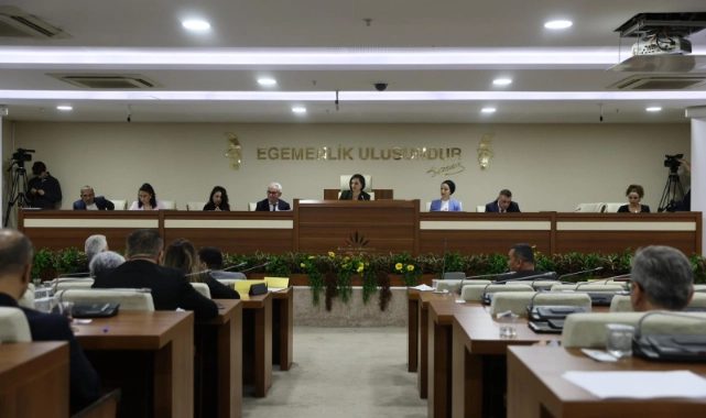 Başkan Kınay’dan mecliste demokrasi, sorumluluk ve emek vurgusu