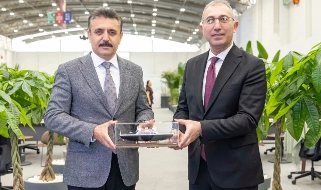 Başkan Kırgöz duyurdu: Dikili-Midilli seferleri yeniden başlıyor!