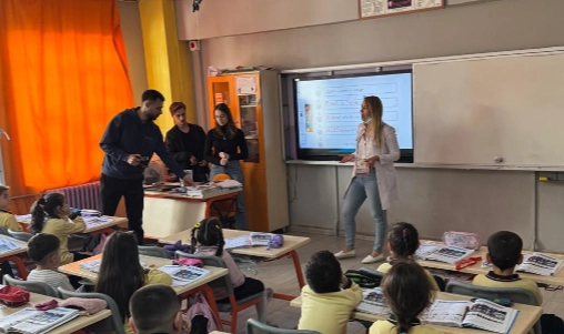Dokuz Eylül Rotaract Kulübü’nden Çocuklara Ağız ve Diş Sağlığı Farkındalığı