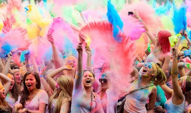 Holi Boya Satışı Artıyor: Festival Sezonu Öncesi Talep Yükseldi
