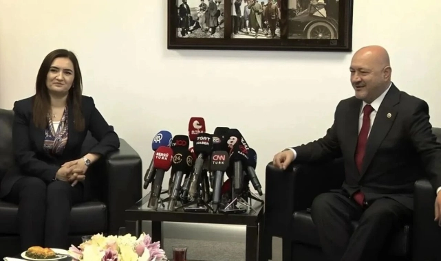 AK Parti-CHP bayramlaşmasında dikkat çeken mesajlar