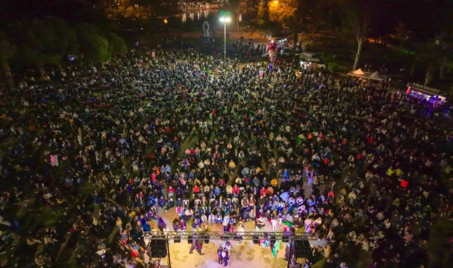 Binlerce Karşıyakalı baharı coşkuyla karşıladı