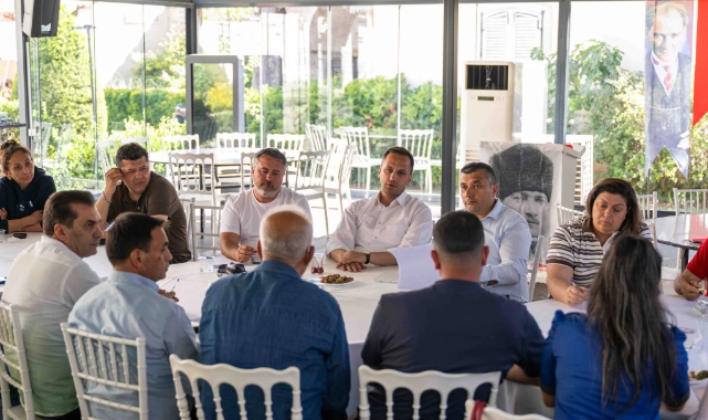 Bornova’da muhtarlarla aynı masada, sorunları ortak çözüm
