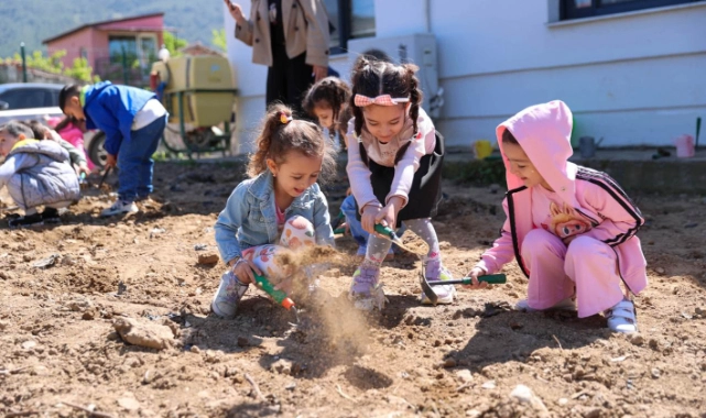 Buca'da minik öğrenciler Tarım Okulu’nda doğayla buluştu